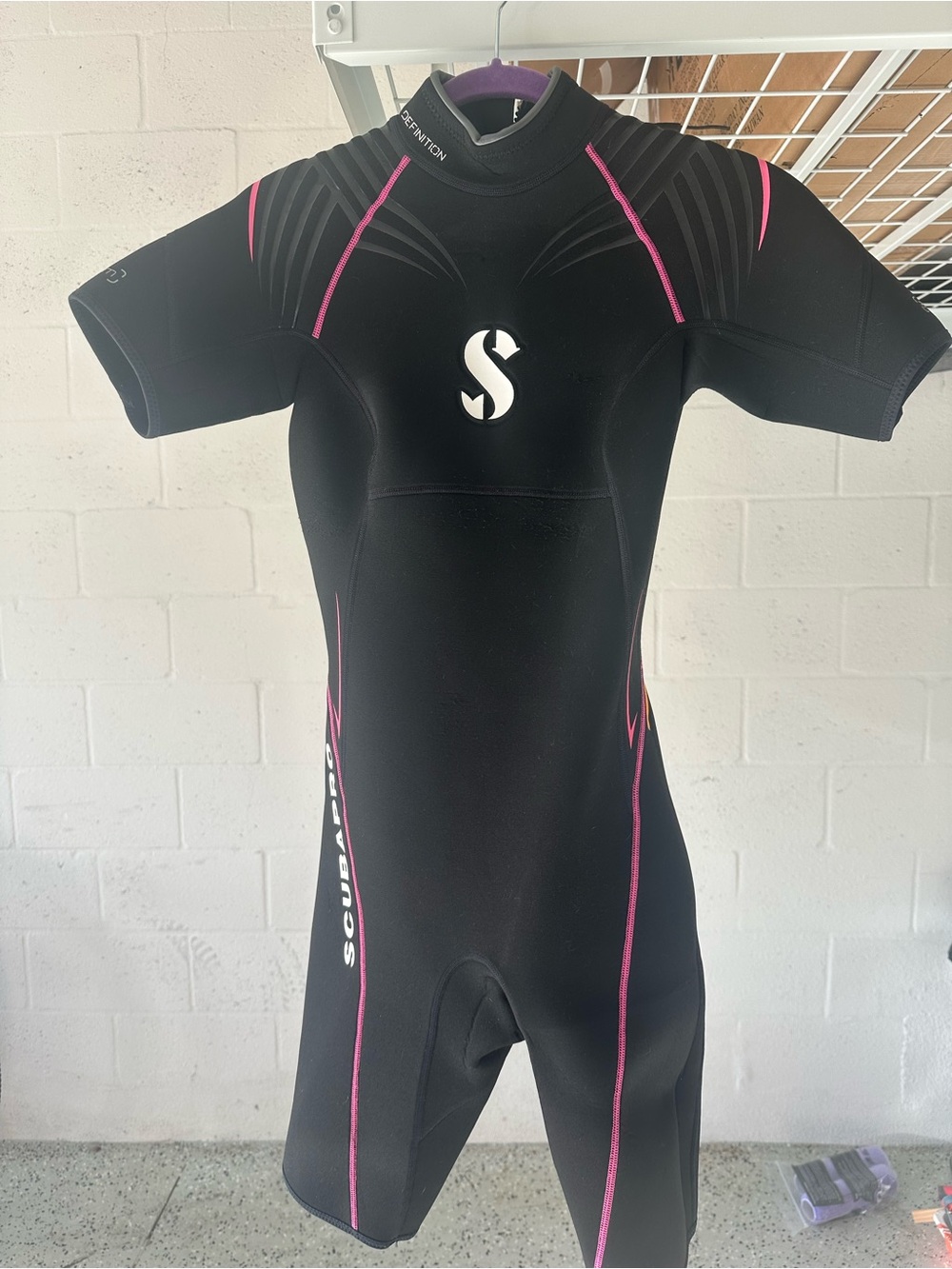 Scubapro Shorty Wetsuit - Black with Pink Trim 2.5 mm